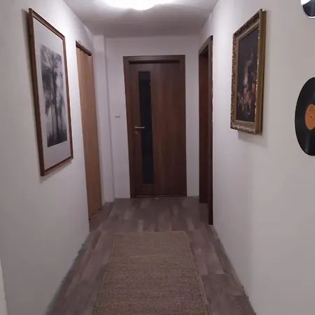 דירה Luxury Near Prague Airport *
